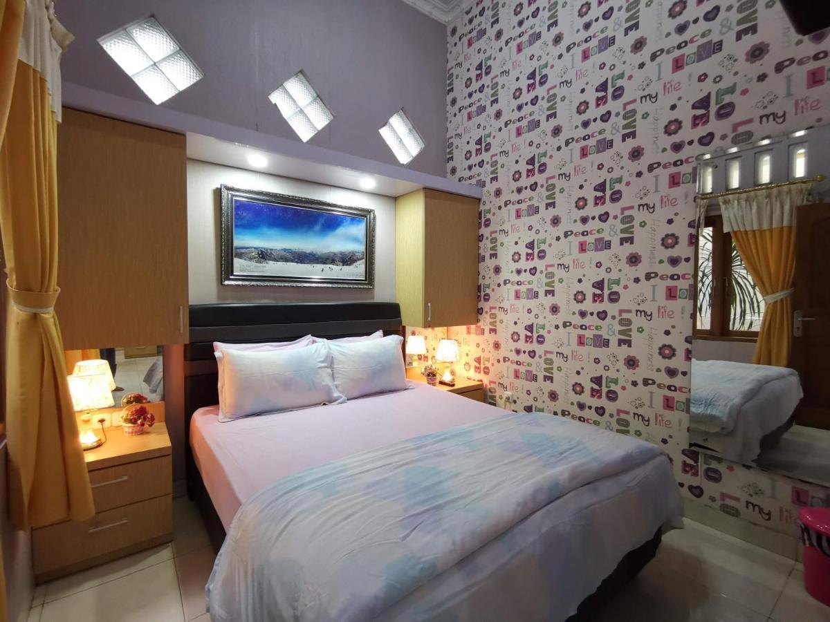 Nariska Suite Homestay Yogyakarta Exterior photo