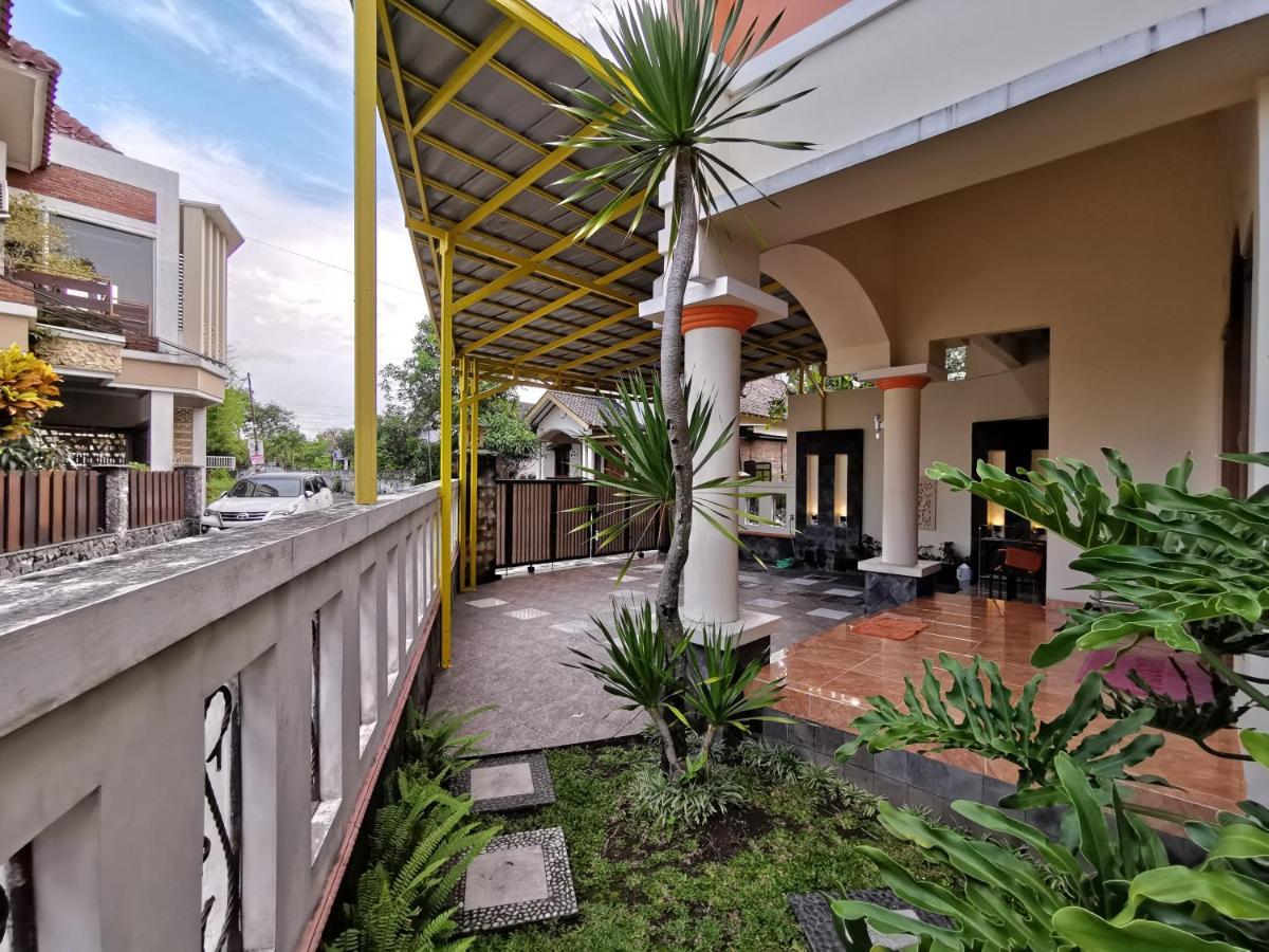Nariska Suite Homestay Yogyakarta Exterior photo