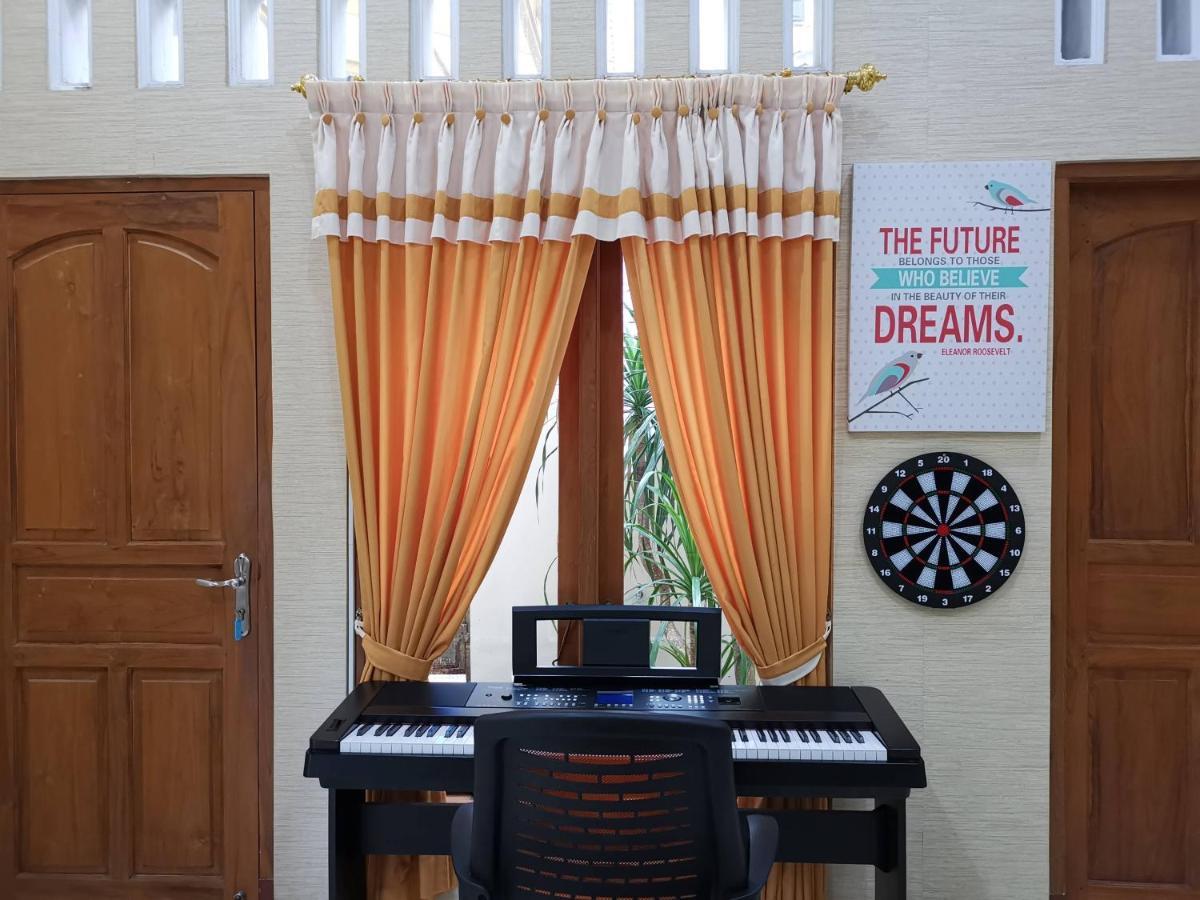 Nariska Suite Homestay Yogyakarta Exterior photo